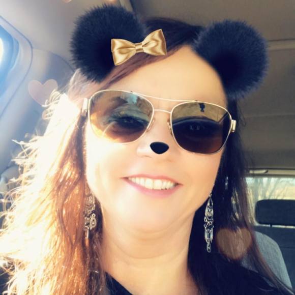 Meet your Posher, Laurie - Picture 1 of 1